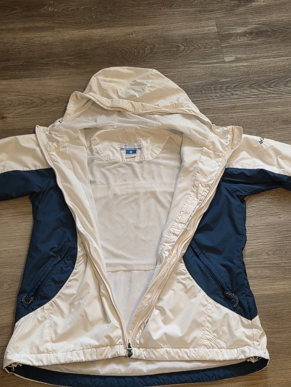 Columbia This jacket is a white and navy blue Columbia windbreaker - Picture 4 of 12